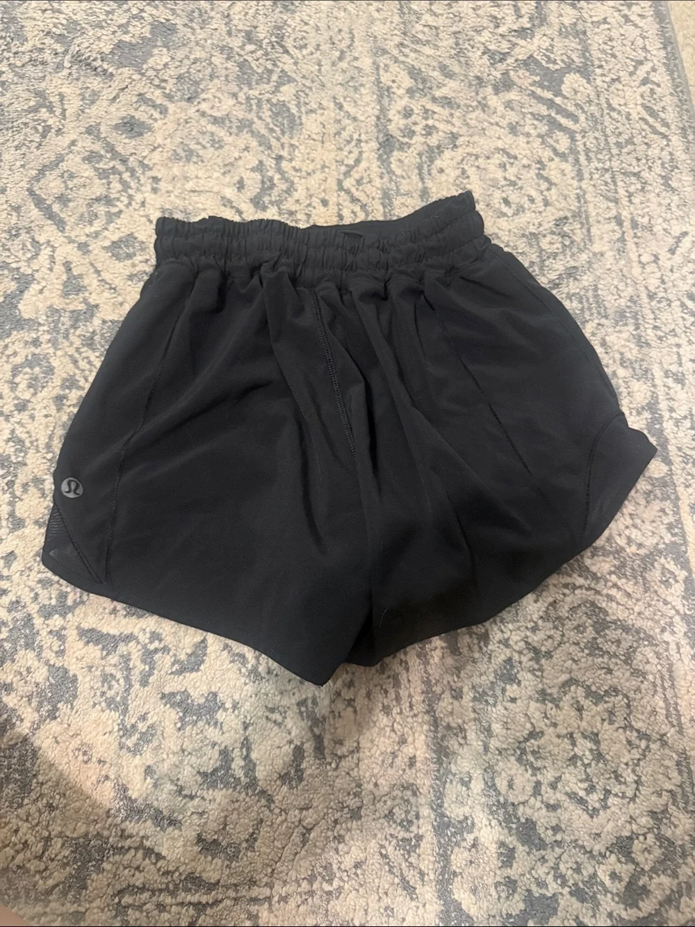 Hotty Hot High-rise 2.5” shorts in Black